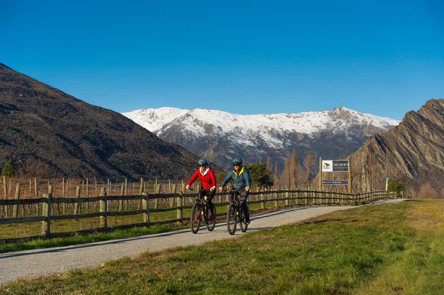 Queenstown: Self-Guided Gibbston Valley Wineries Bike Tour - Queenstown to Gibbston: how the shuttle day really starts