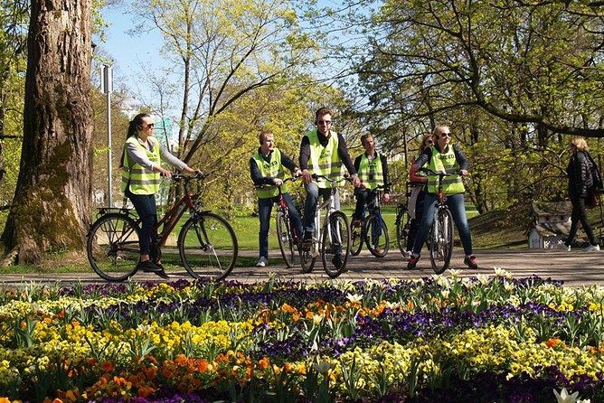 Riga Highlights Bike Tour - Stop 4: Vērmane’s Garden and Riga’s commemorative sculptures