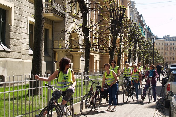 Riga Highlights Bike Tour - Stop 6: Riga Central Market, UNESCO, and why it’s a smart return point