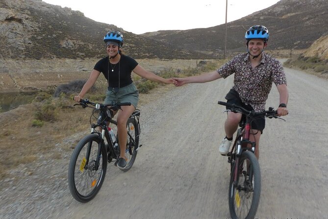 Romantic Cycling Tour with Private Picnic at the beach - E-Bike vs. Mountain Bike: Choosing the Right Effort Level