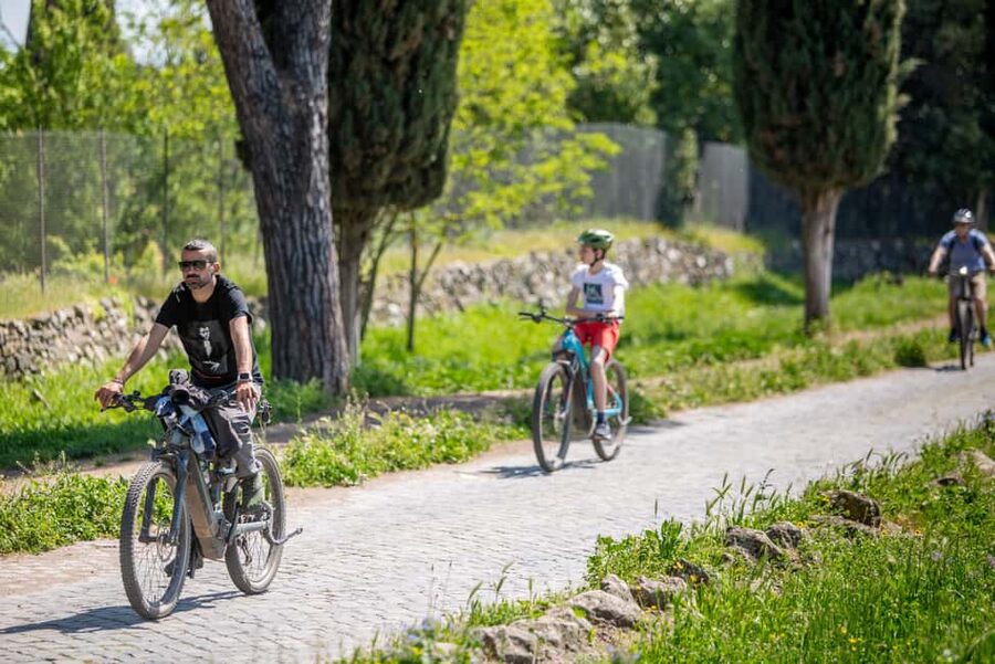 Rome: Appian Way & Aqueducts E-Bike Tour (Catacombs & Food) - Lunch or aperitivo: local flavors in the countryside air