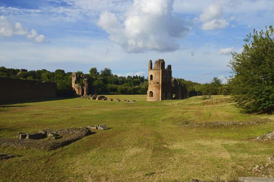 Rome: Appian Way & Roman Aqueducts Guided E-Bike Tour - Circus of Maxentius and the Tomb of Cecilia Metella: scale you can feel
