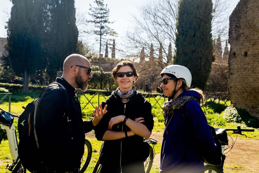 Rome: Appian Way Underground Catacombs Bike Tour with Lunch - San Callisto Catacombs: The Underground Complex You’ll Actually Remember