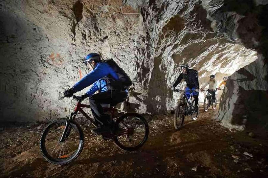 Rome: Appian Way Underground Catacombs Bike Tour with Lunch - Aqueduct Country Plus a Roman Lunch or Aperitif Reset