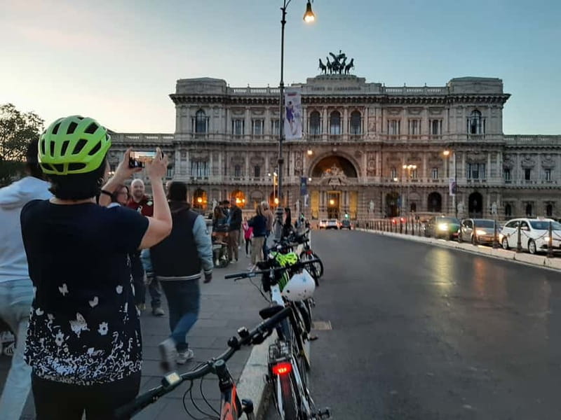 Rome: E-Bike Sunset Tour with Pizza Option - Colosseum Stop: The Moment the City Feels Real