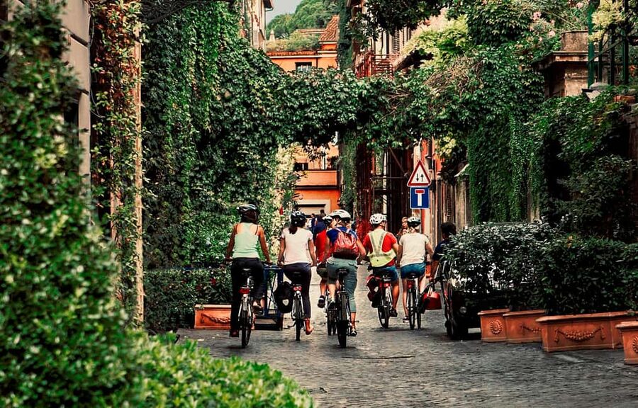 Rome: Panoramic Off-the-beaten-track Cannondale E-Bike tour - Circus Maximus to the Garden of Oranges: dome spotting with momentum