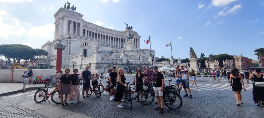 Rome: Standard or E-Bike Highlights Guided Tour - A 3-hour loop that helps you get your Rome bearings fast