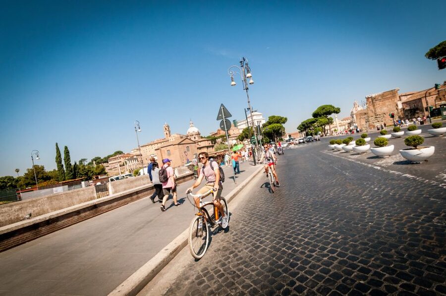Rome: Standard or E-Bike Highlights Guided Tour - Temple of Hadrian to Trevi Fountain: where the city slows down