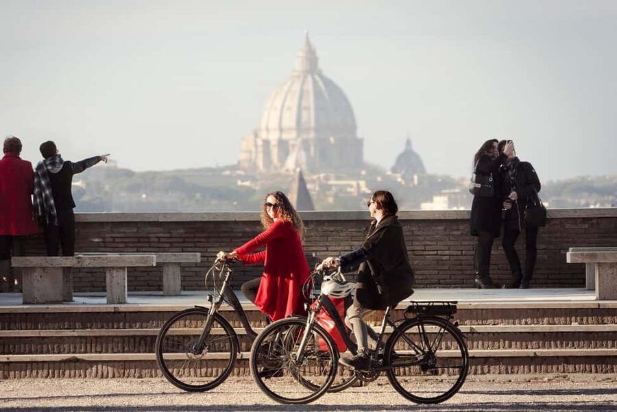 Rome: Top Highlights & Hidden Gems Tour by Cannondale E-Bike - Colosseum and Roman Forum: The Ancient Spine of the Ride