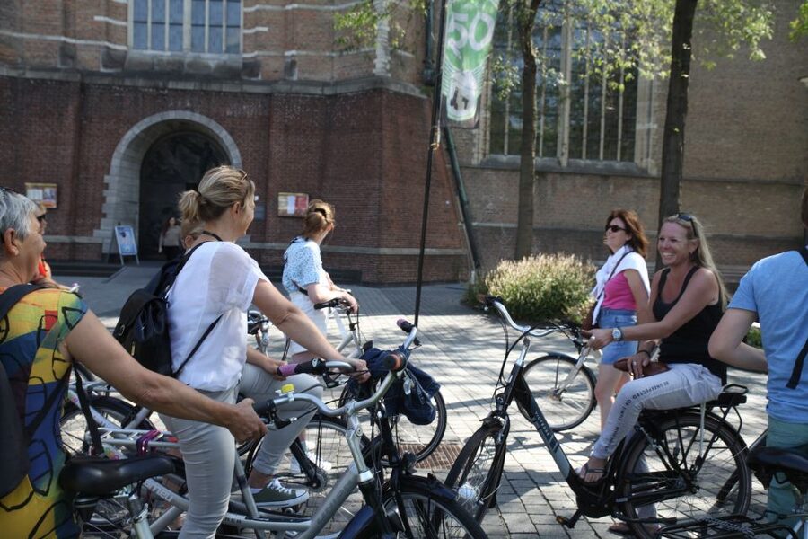 Rotterdam: 2.5-Hour Highlights Bike Tour - Central Station to City Hall: seeing Rotterdam’s rebuilt center