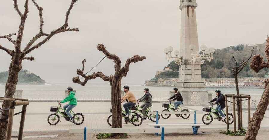 San Sebastian: Guided E-Bike Tour - La Concha Bay: the first wow shot, with time to actually look