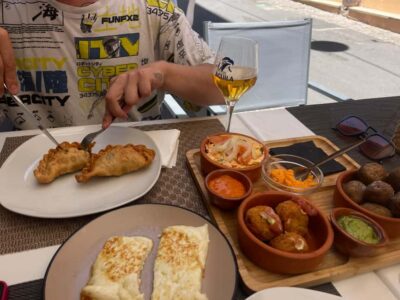 Santa Cruz guided bike tour 1,5 hour + Tapas - Pick your bike: classic vs electric, and who should choose what