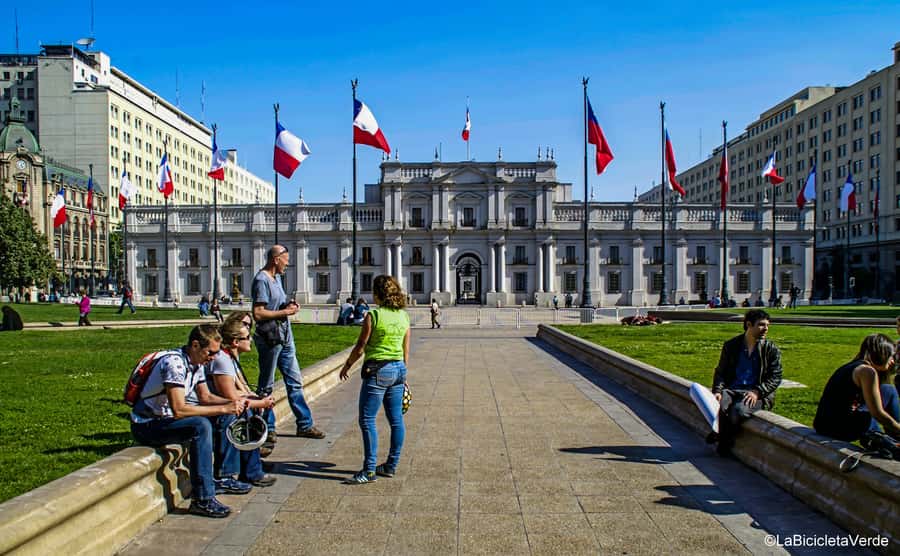 Santiago: Highlights, Parks and Politics Bike Tour - Cruiser bikes, mandatory helmets, and a route that stays friendly