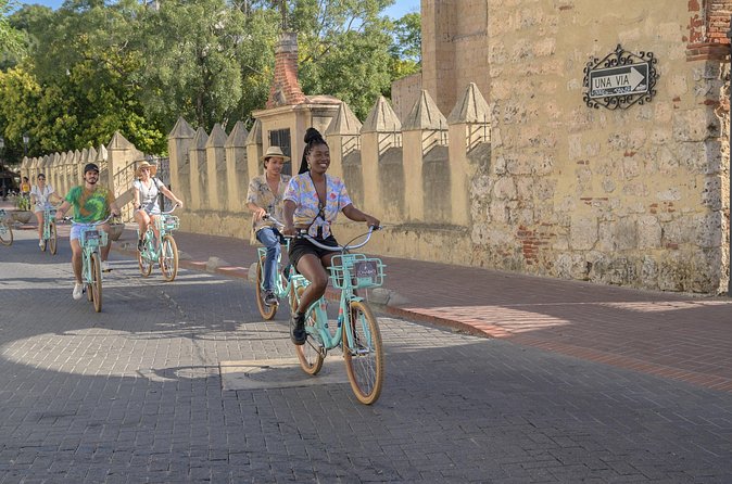 Santo Domingo: Colonial Zone Bike Tour - Stop 5: Calle las Damas, the oldest street, and winding down