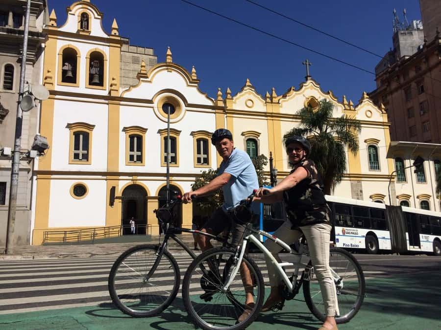 São Paulo: Downtown Historical Bike Tour - Downtown monuments along the Niemeyer-and-Europa line