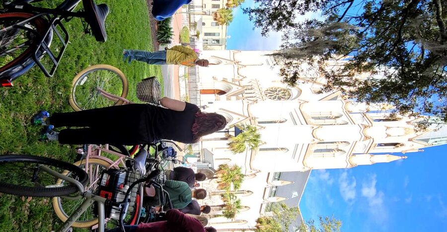 Savannah: Historical Bike Tour with Tour Guide - Where you meet and how the tour starts