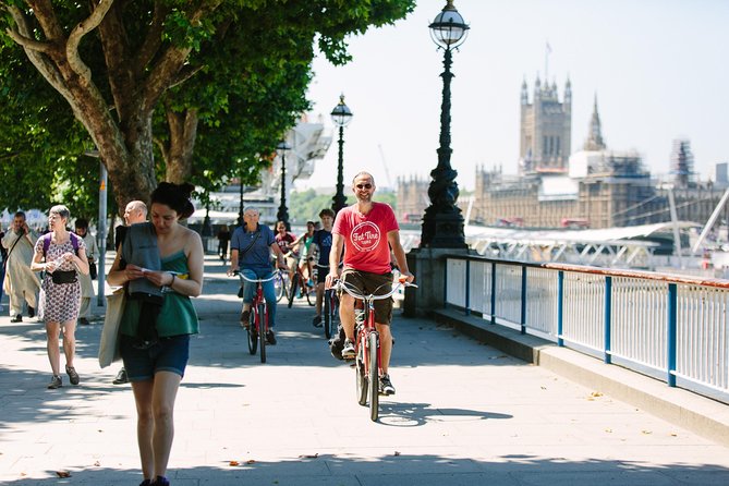 Secrets of London Bike Tour: Thames, Tower Bridge, and Market - St. Paul’s and the Globe: art, empire, and storytelling on the move