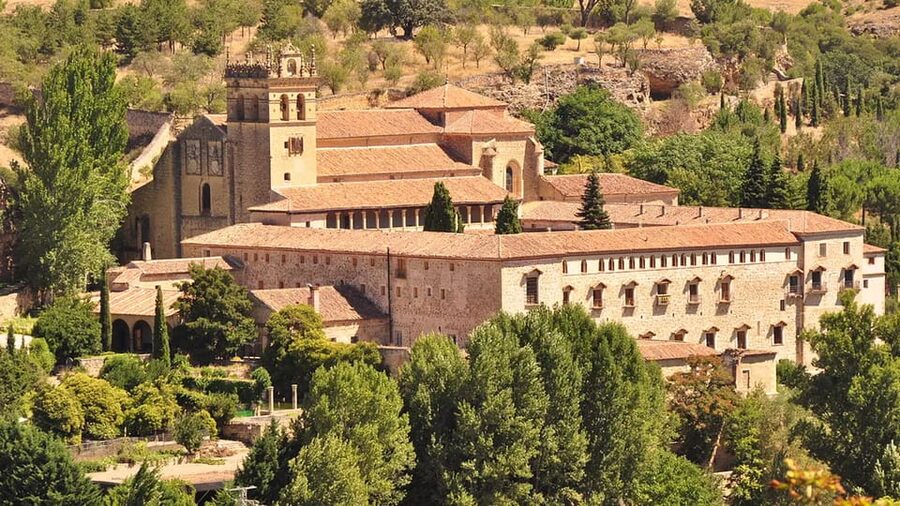 Segovia: guided route on an electric bicycle (ebike) - Casa de la Moneda and the Monastery area: history you can sightread