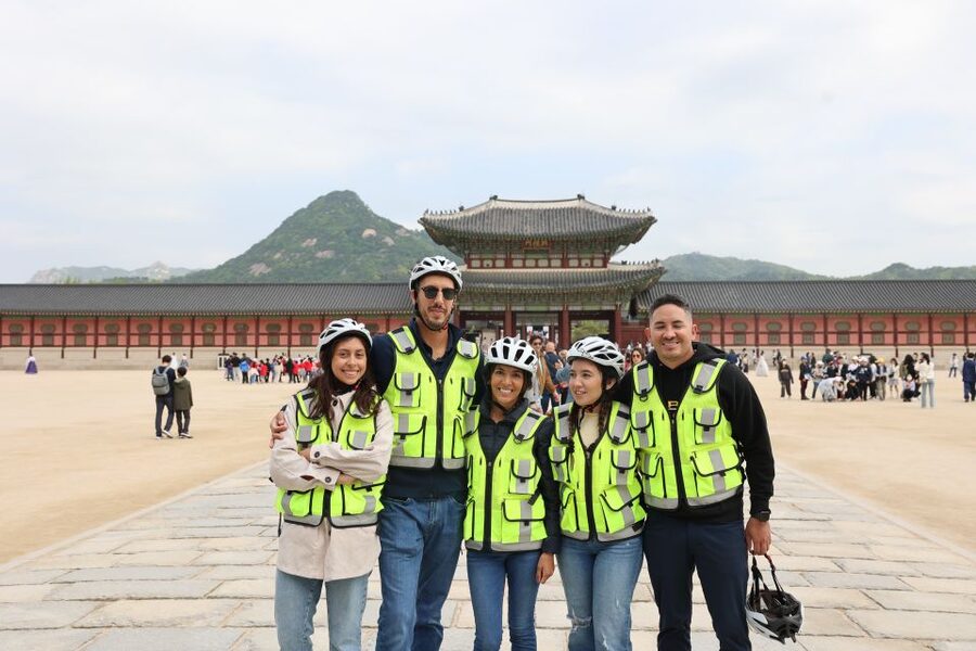 Seoul: City Highlights eBike Tour - Blue House brief stop, then Bukchon Hanok Village viewpoints