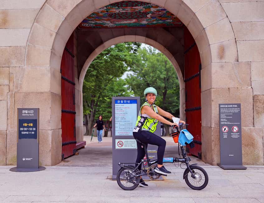 Seoul: City Highlights Morning eBike Tour - From Cheonggyecheon River to Gyeongbokgung area: Seoul’s classic core