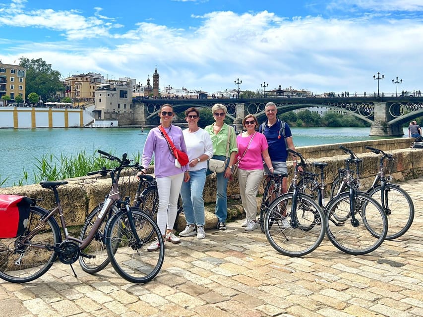 Sevilla: 100% Nederlandstalige Highlights Tour op E-BIKE - Torre del Oro and the riverside feel that makes Seville click
