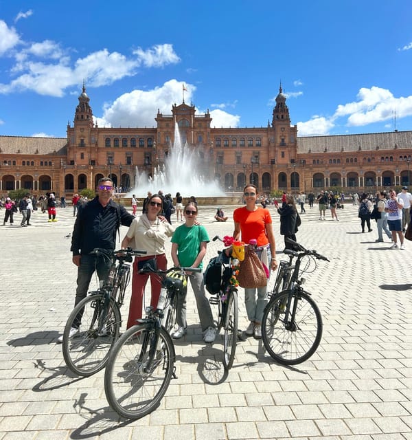 Sevilla: 100% Nederlandstalige Highlights Tour op E-BIKE - Triana and the Plaza de Toros: neighborhood character plus classic viewpoints
