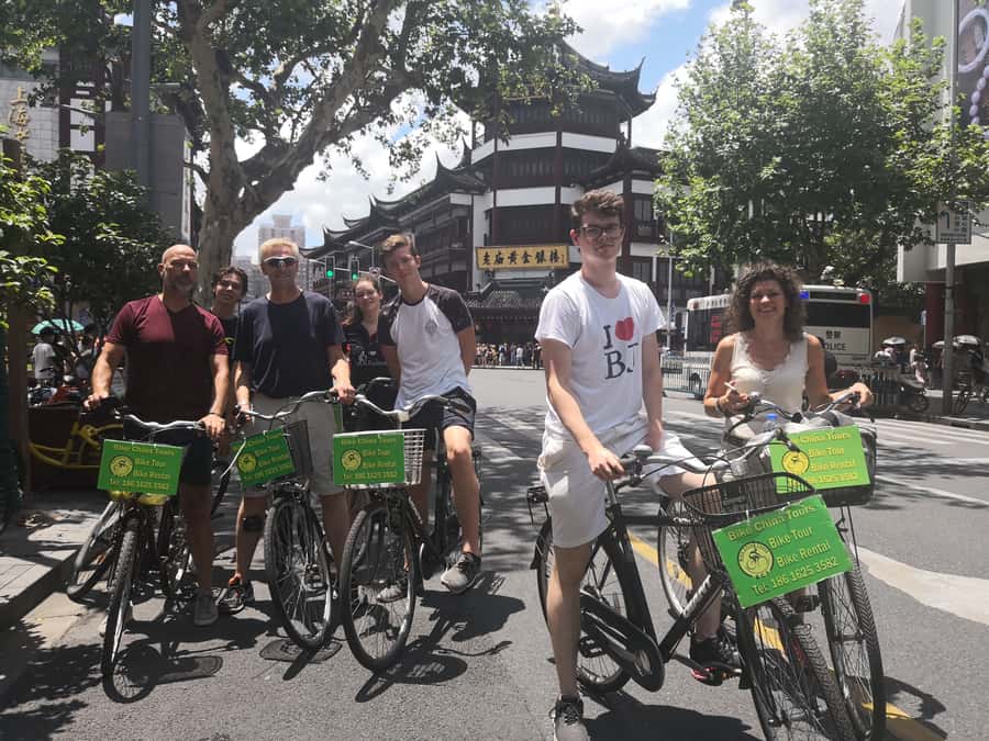 Shanghai Must-See and Foodie Test Bike Tour( Day & Night) - Day versus night: what changes on the same route