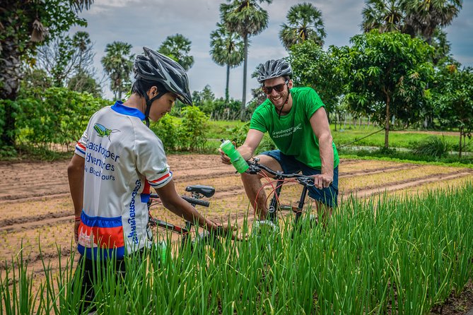 Siem Reap Countryside Guided Tour by Bike and E-Bike Private Tour - Stop 3: Banteay Chheu Chrei Basket Weaving Hands-On Time