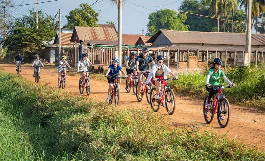 Siem Reap: Guided Countryside Bike Tour - Why ride beyond the temple area at all?