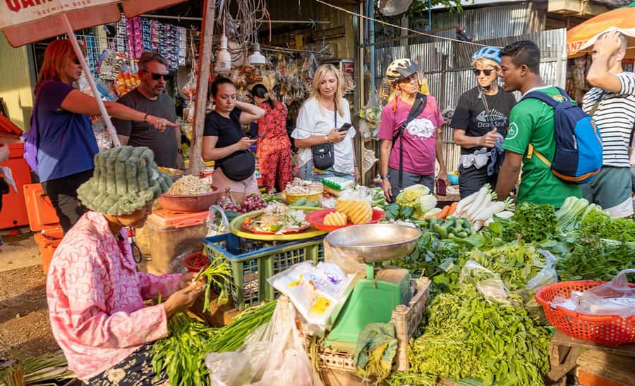Siem Reap: Guided Countryside Bike Tour - Rice wine distillery and Buddhist temple pauses