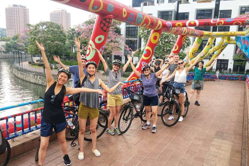 Singapore: Historical Half-Day Bike Tour - Downtown Core, Merlion Park, and the Marina-area wow factor