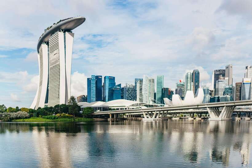 Singapore: Lion City Highlights Bike Tour - First Hour Focus: F1 Race Track to Marina Bay
