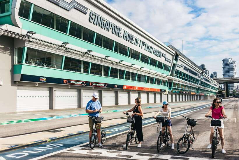 Singapore: Lion City Highlights Bike Tour - Bike Comfort and Safety: Easy Pace, Real Crossings