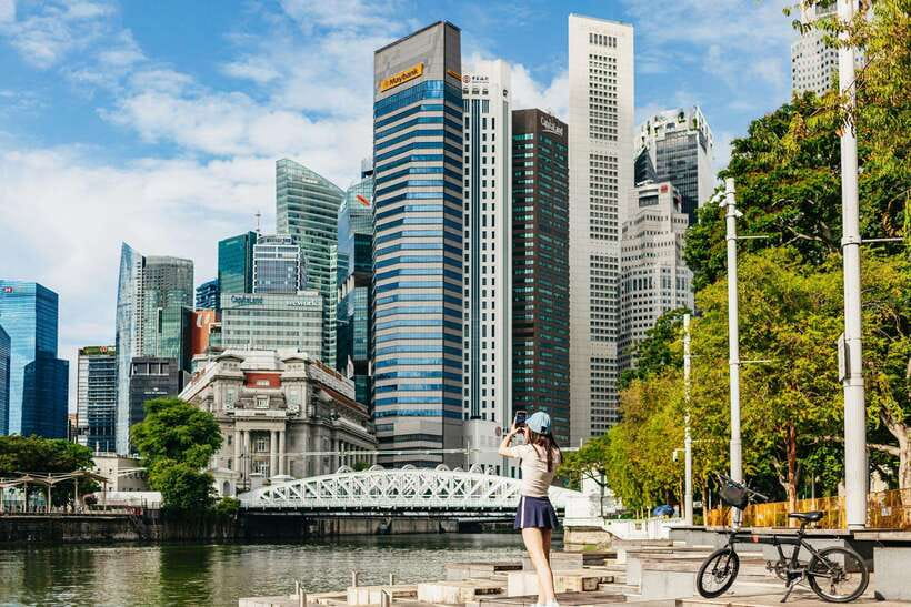 Singapore: Lion City Highlights Bike Tour - Colonial District and Singapore River: History Lessons on Wheels