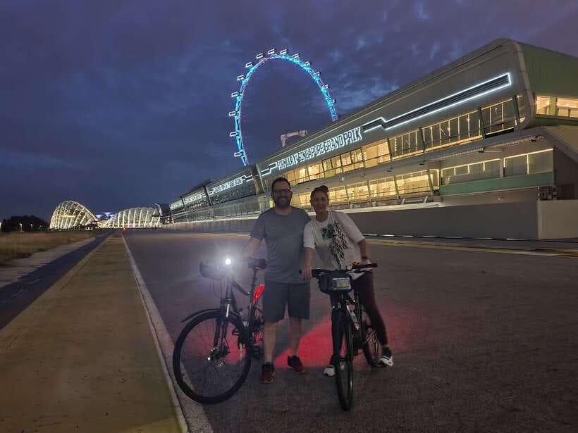 Singapore: Marina Bay Night Tour by Bicycle - The tour’s “bonus moments”: light show, live music, and the Esplanade area