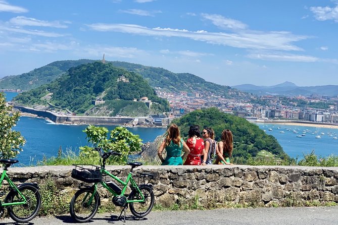 Small-Group Electric Bike Tour in San Sebastián - Stop by stop: the route that teaches you the city