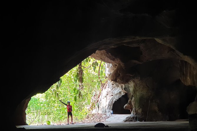 Sticky Waterfall Cycling Tour - From Mae Kuang reservoir to the trail: the longtail boat start