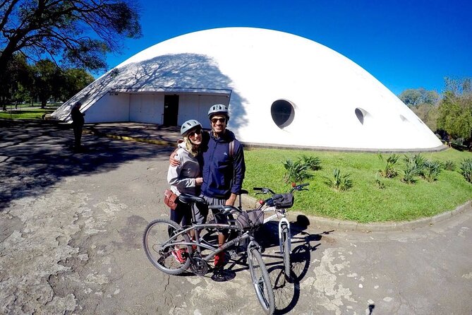 Street Art and Park Bike Tour - Batman Alley: the photo stop with a story behind it