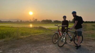 Sukhothai: 2.5-Hours Guided Countryside Sunset Bike Tour - Meeting Your Guide in Sukhothai Town and Rolling Out Smoothly
