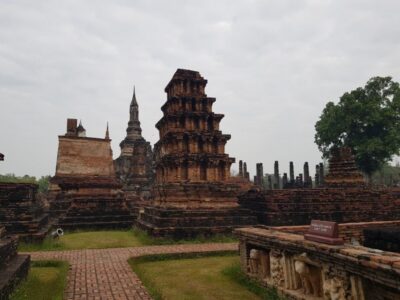 Sukhothai: Full-Day Historical Park Cycling Tour with Lunch - The cycling route: dirt roads, canals, and real daily life