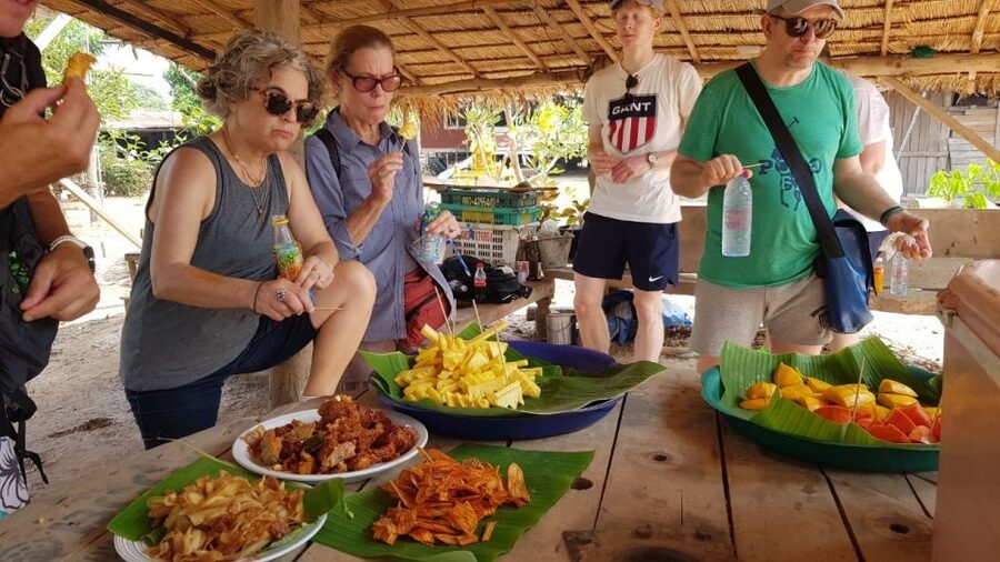 Sukhothai: Full-Day Historical Park Cycling Tour with Lunch - Rice paddies and the value of a calm countryside pace