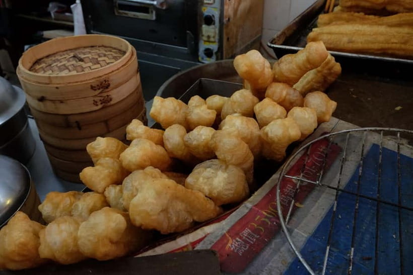 Taipei: 4-Hour Morning City Cycling Tour with Breakfast - Longshan Temple: The Courtyard Stop You’ll Remember Later