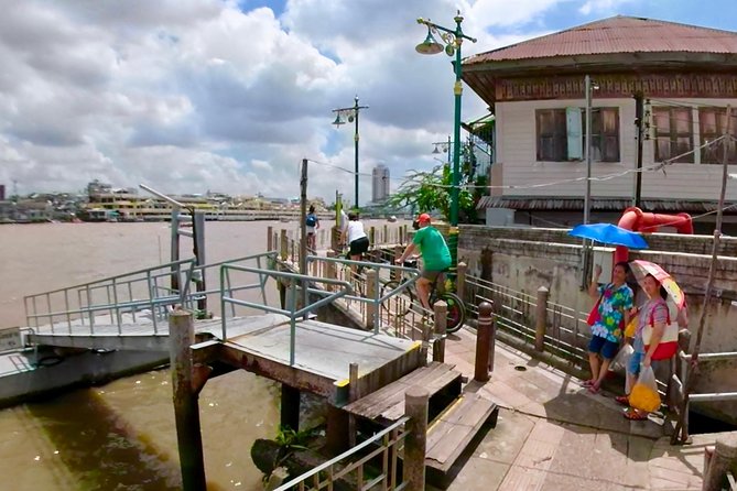 Thai Culture and Local Life 4- Hour Bangkok Bike Tour - Pak Khlong Flower Talat: The Scent-and-Color Morning Run