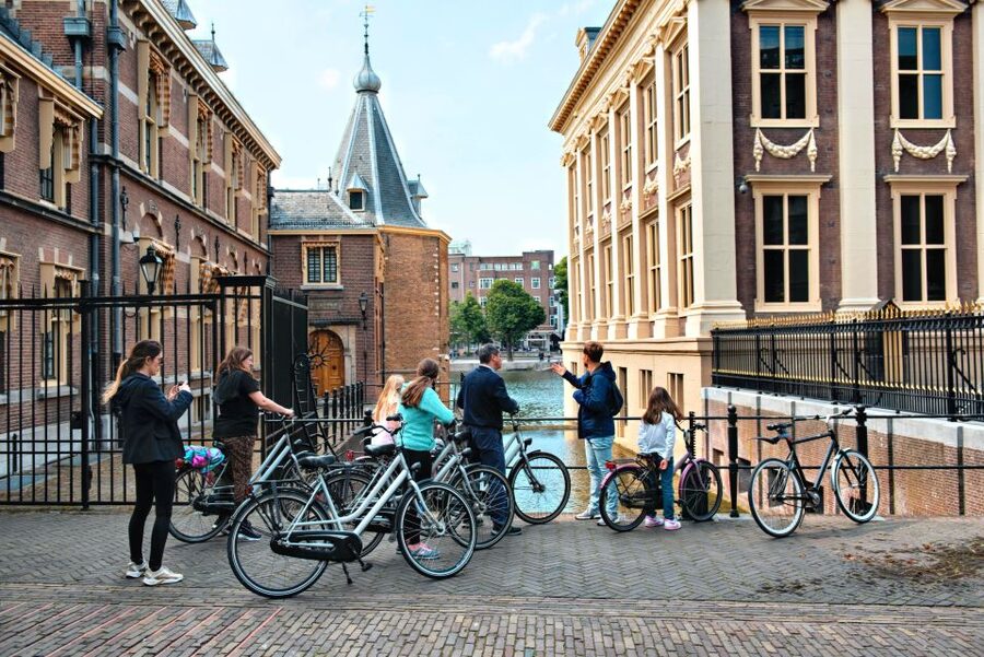 The Hague: Highlights Bike Tour - The route that teaches the city: Peace, Parliament, Art