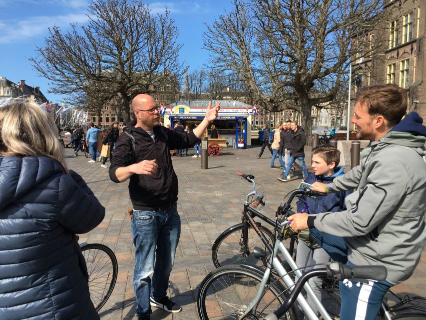 The Hague: Highlights Bike Tour - Rain and real-world comfort: what to bring