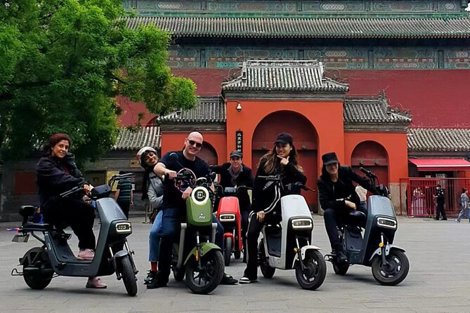 The Hutong Experience by Bike - What’s included: e-bike/bicycle, helmet, and food that keeps you moving