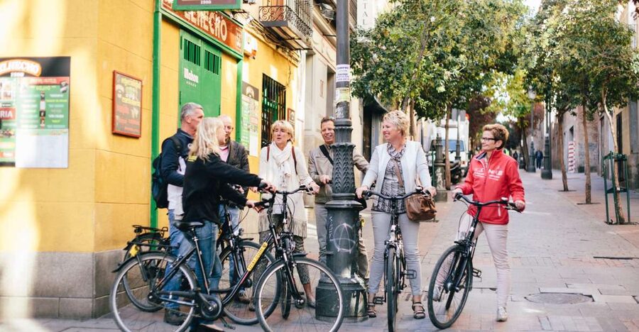 Top highlights of Madrid Bike Tour- 3hrs (e-bike optional) - Meeting at Trixi Shop Near Sol: Simple Start, Clear Target