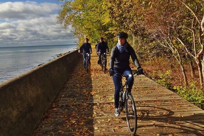 Toronto Islands Morning Bike Tour - Pedaling the car-free islands: what the streets feel like