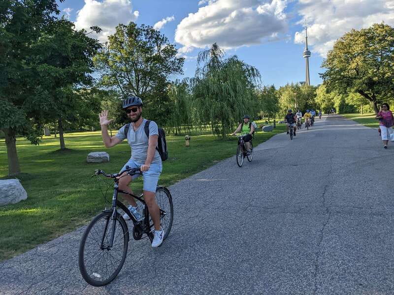 Toronto Islands: Morning or Twilight 3.5-Hour Bike Tour - Cycling on quiet island streets at an easy pace