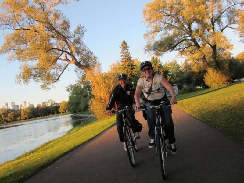 Toronto Islands: Morning or Twilight 3.5-Hour Bike Tour - Gibraltar Point Lighthouse and the beach-and-bay scenery
